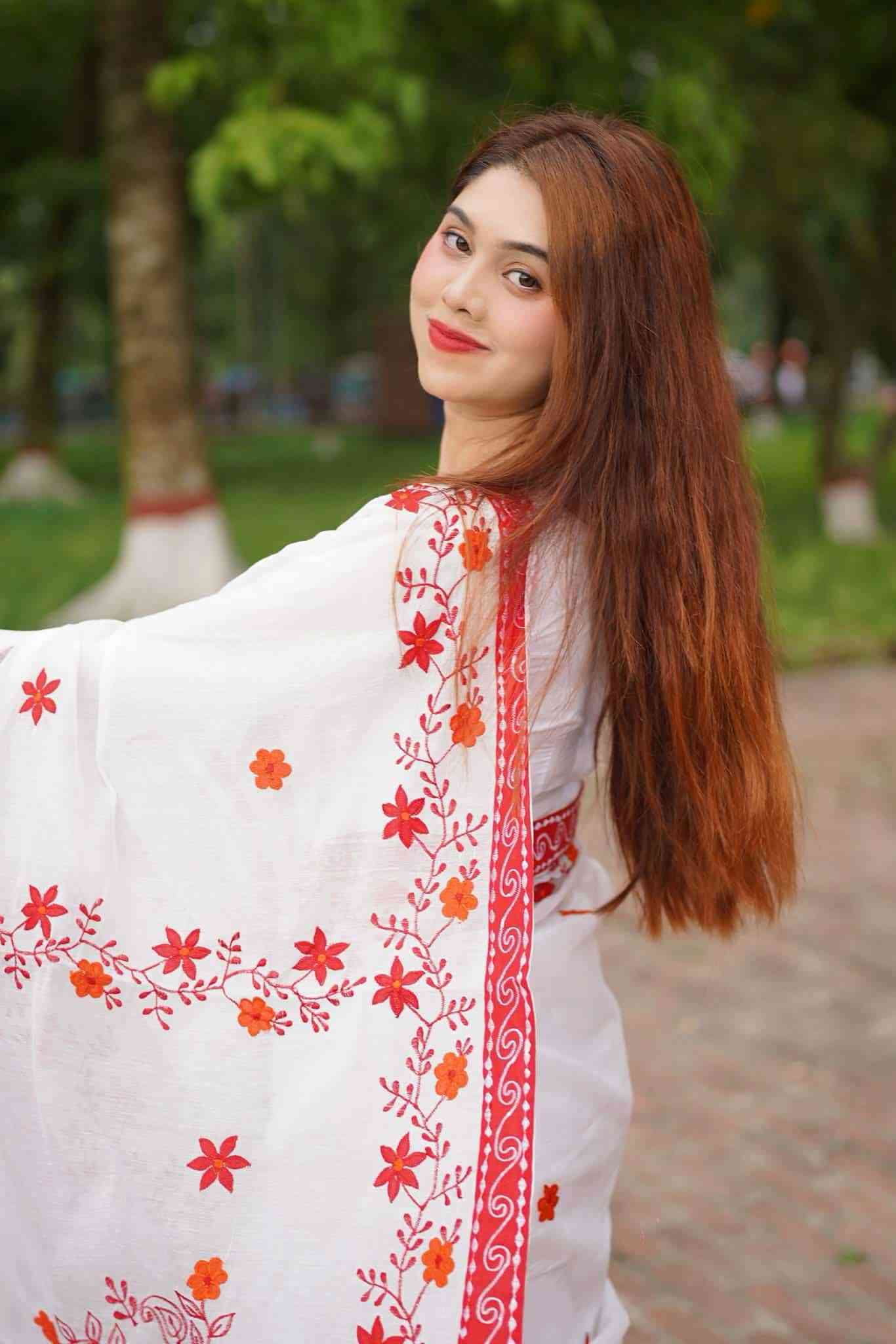 স্কিন প্রিন্ট শাড়ি – ১২ হাতের ফুল ডিজাইন শাড়ি